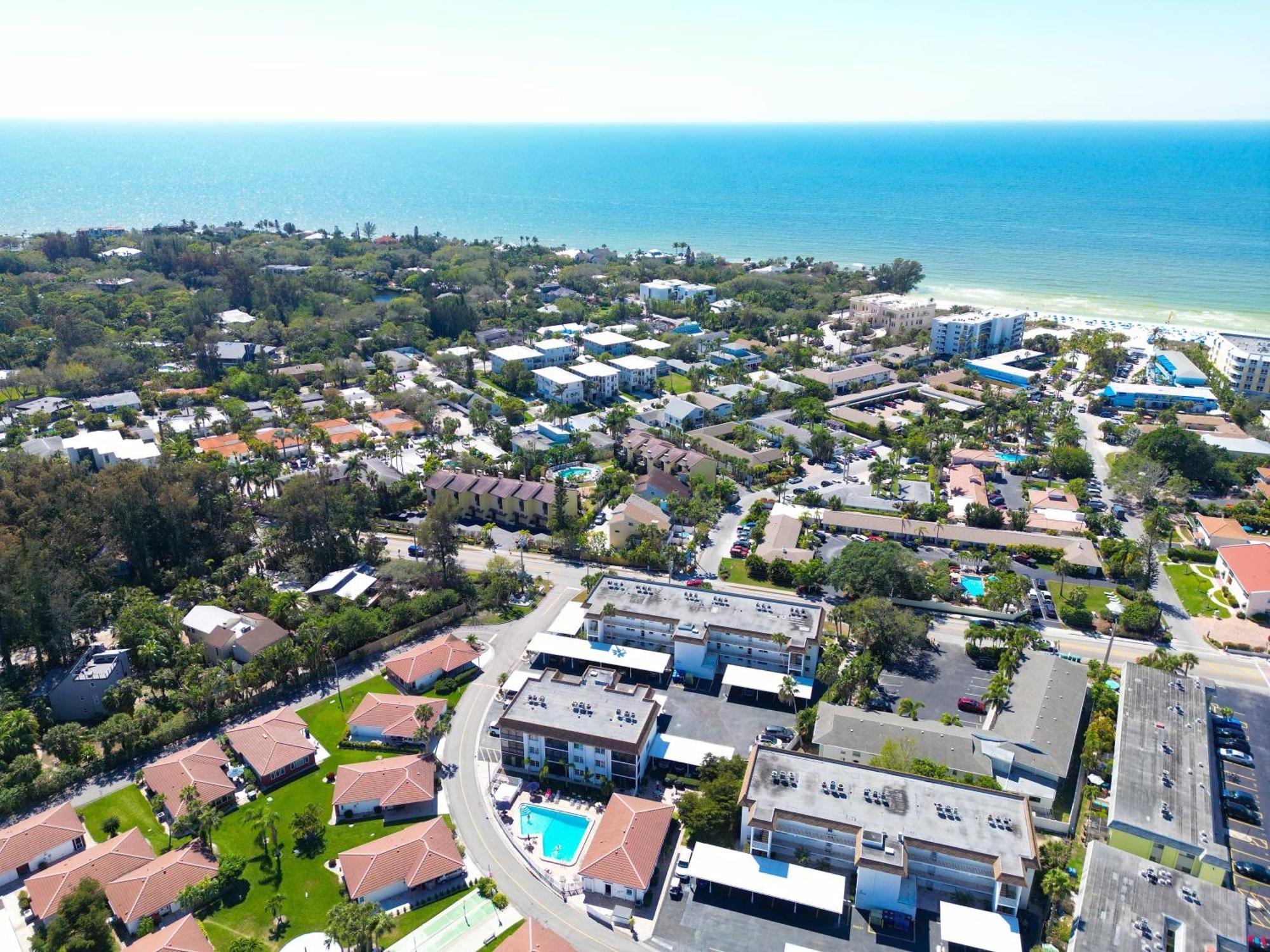 Updated Condo With Pool, Walk To Crescent Beach & Restaurants! 萨拉索塔 外观 照片