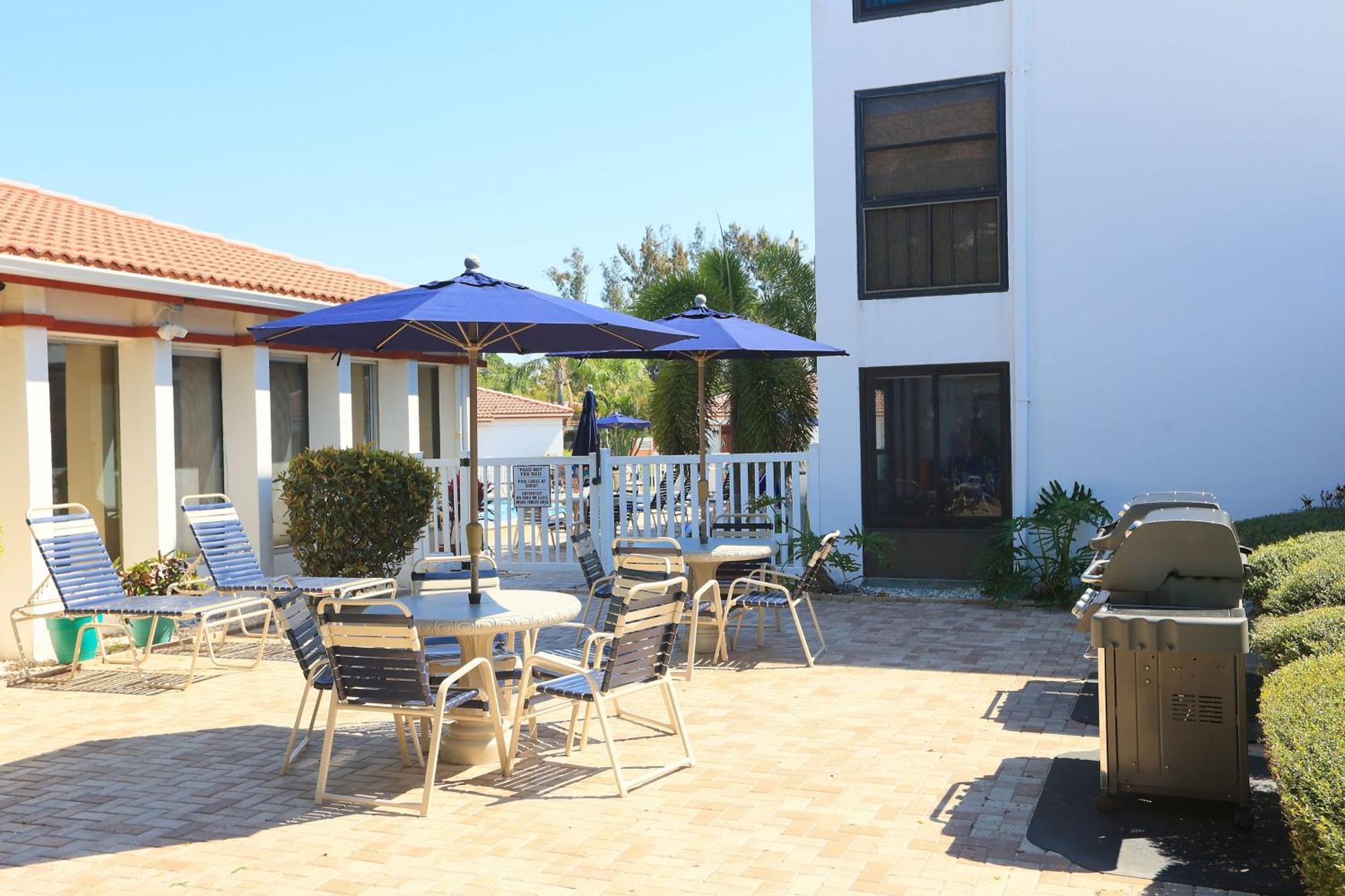 Updated Condo With Pool, Walk To Crescent Beach & Restaurants! 萨拉索塔 外观 照片