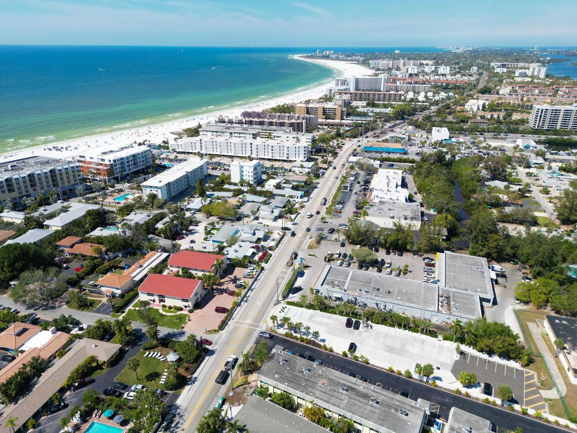 Updated Condo With Pool, Walk To Crescent Beach & Restaurants! 萨拉索塔 外观 照片