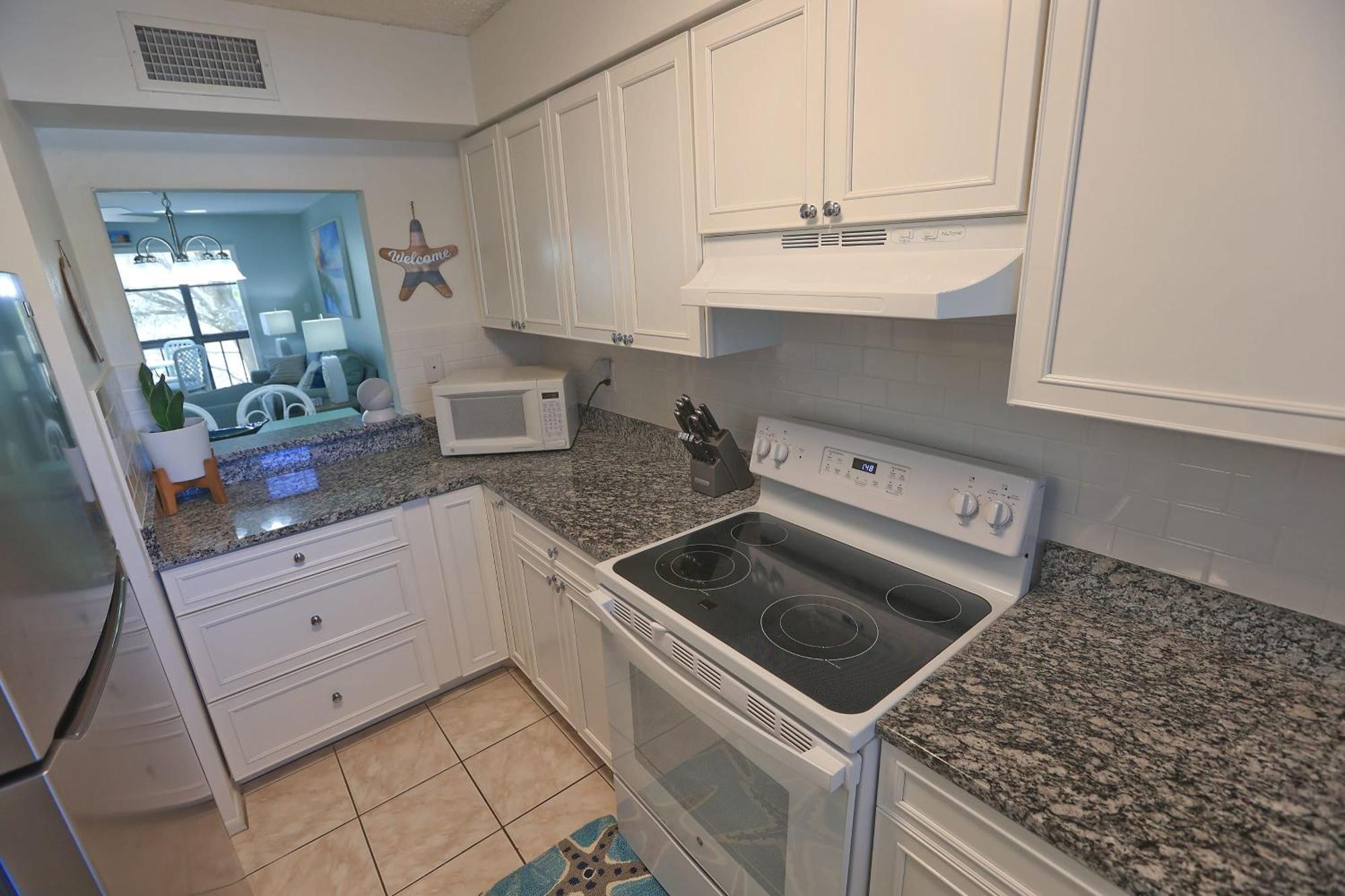 Updated Condo With Pool, Walk To Crescent Beach & Restaurants! 萨拉索塔 外观 照片