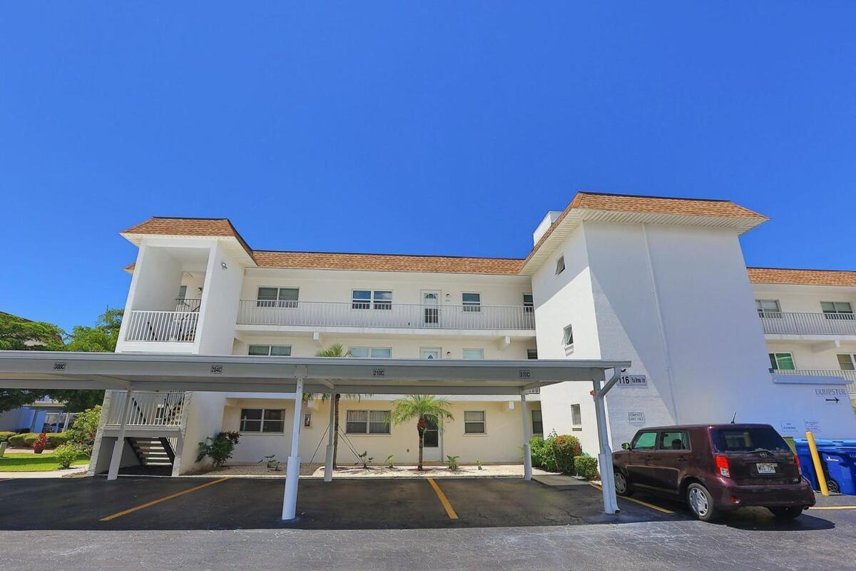 Updated Condo With Pool, Walk To Crescent Beach & Restaurants! 萨拉索塔 外观 照片