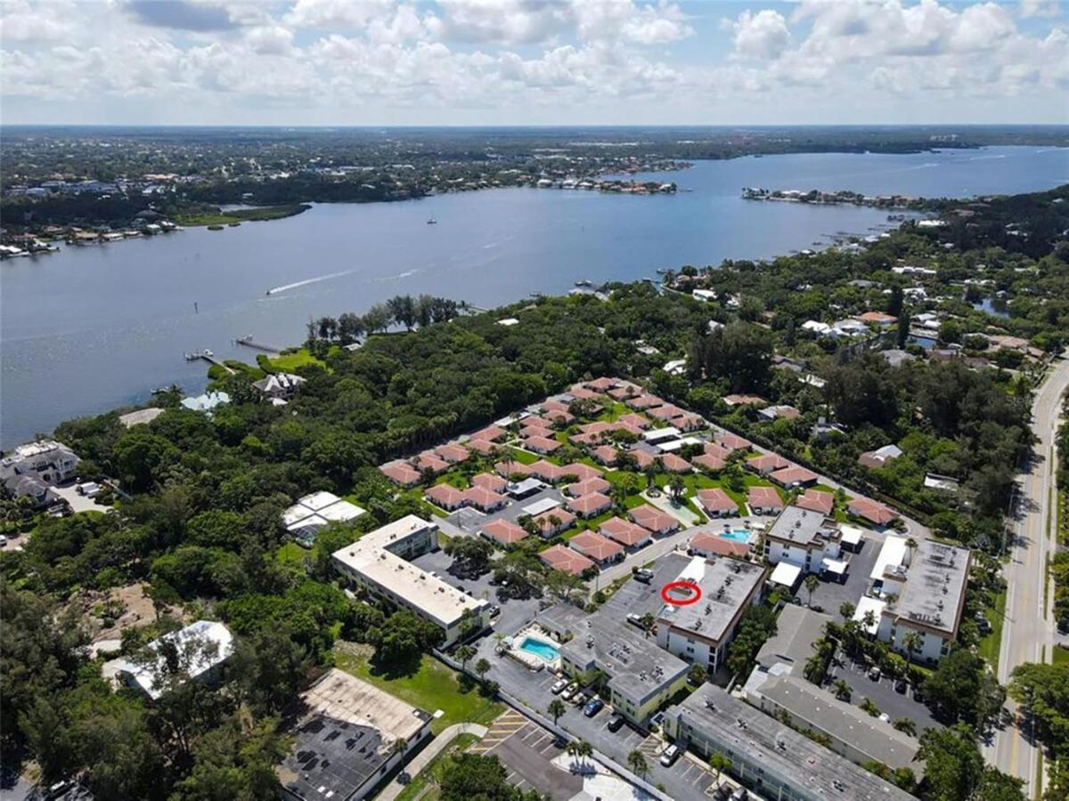 Updated Condo With Pool, Walk To Crescent Beach & Restaurants! 萨拉索塔 外观 照片