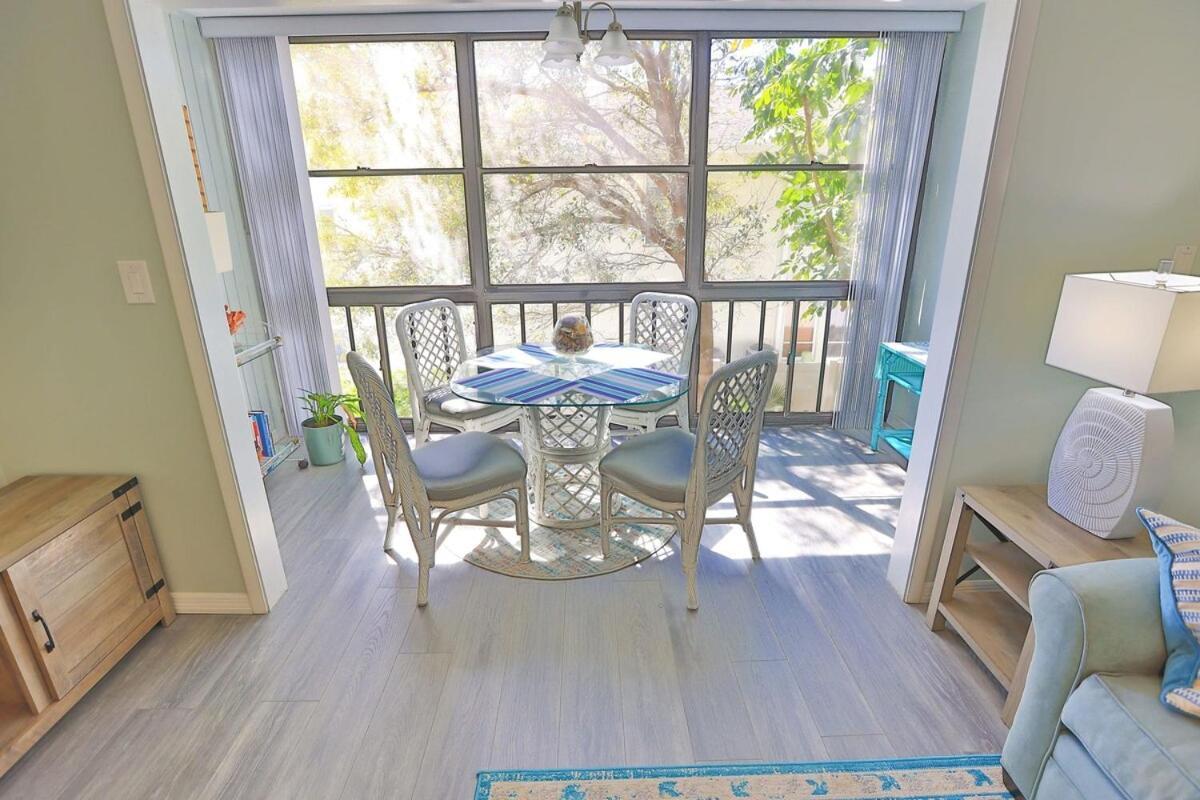 Updated Condo With Pool, Walk To Crescent Beach & Restaurants! 萨拉索塔 外观 照片