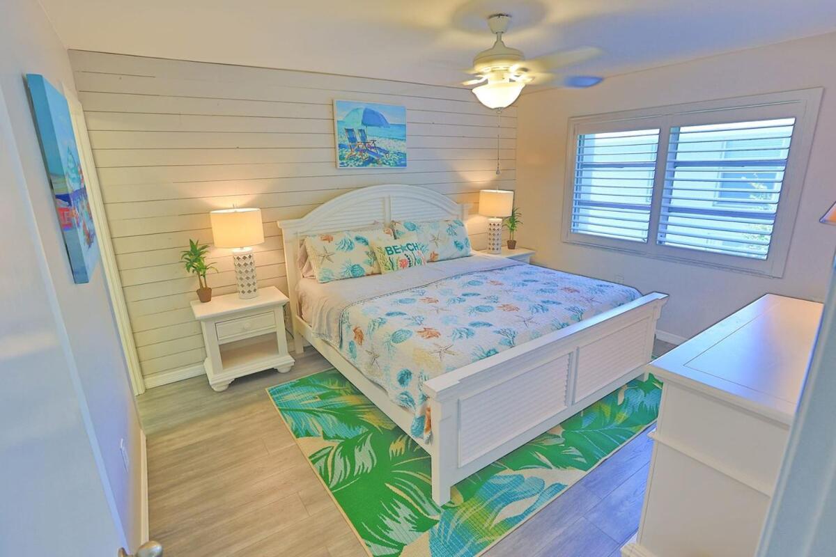 Updated Condo With Pool, Walk To Crescent Beach & Restaurants! 萨拉索塔 外观 照片