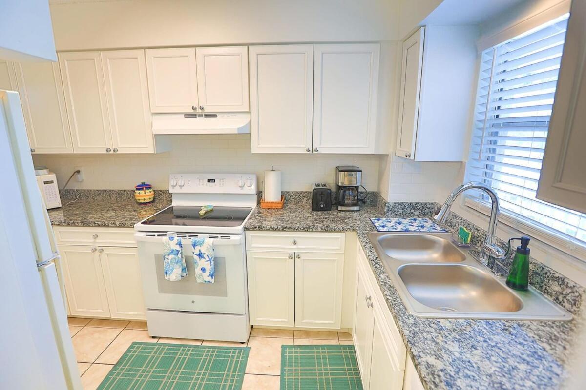Updated Condo With Pool, Walk To Crescent Beach & Restaurants! 萨拉索塔 外观 照片