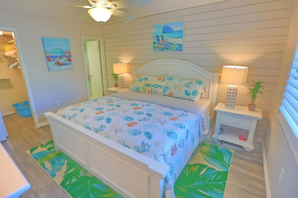 Updated Condo With Pool, Walk To Crescent Beach & Restaurants! 萨拉索塔 外观 照片