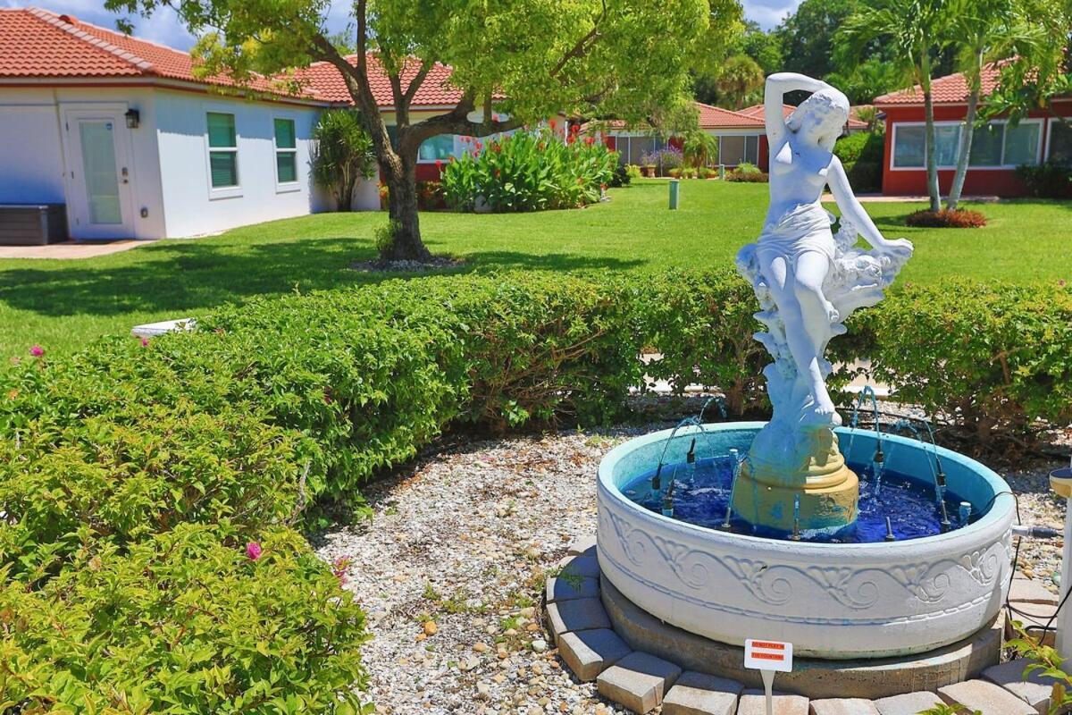 Updated Condo With Pool, Walk To Crescent Beach & Restaurants! 萨拉索塔 外观 照片